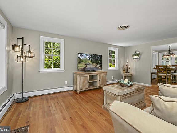 4th image of 1534 S Keim St