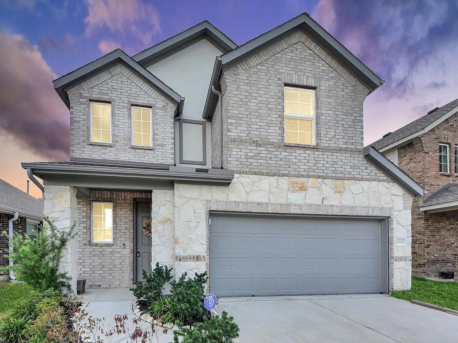 3 bed, 2.5 bath, 2043 sqft, $2,800 — Photo 2