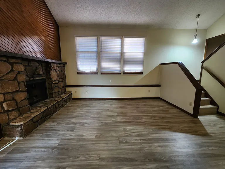 1023 E Redwood Rd — Photo 12