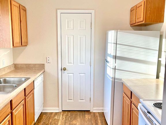 3rd image of 409 Lawnwood Ct