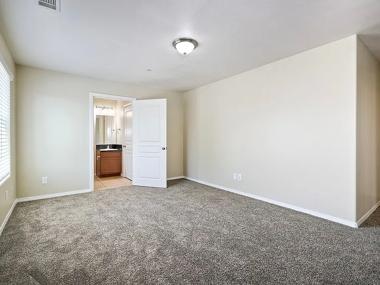 Harborview Apartments — Photo 54