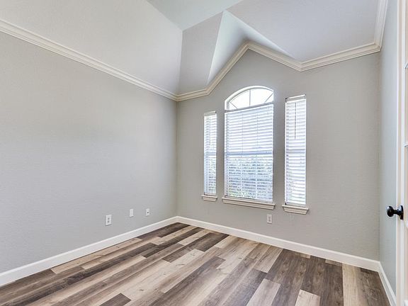 2nd image of 5640 Bedford Ln