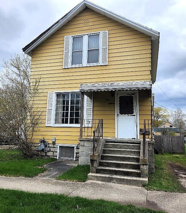 1st image of 518 Saginaw St