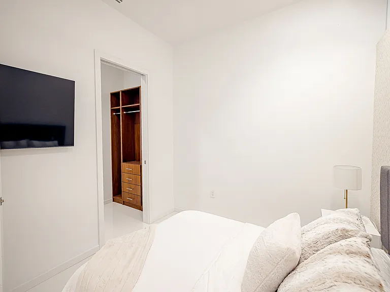 400 Old Woodward Ave #306 — Photo 8