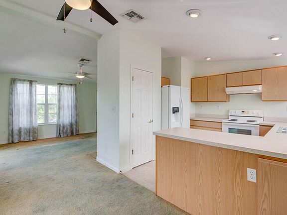 5th image of 630 Barry Ave
