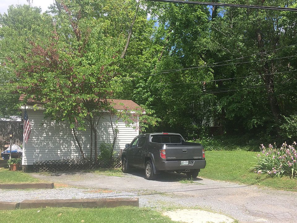 2nd image of 317 W Maple St
