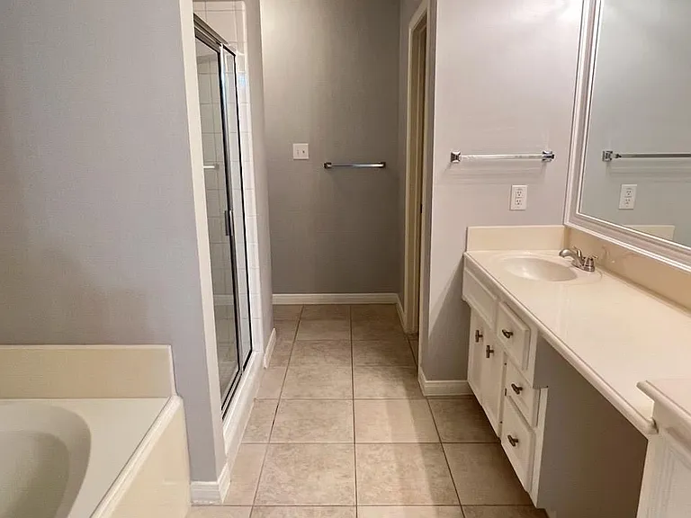 2905 W Dallas St — Photo 11