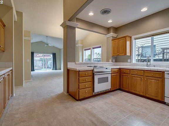 5th image of 1635 NE Glen Ellen Dr