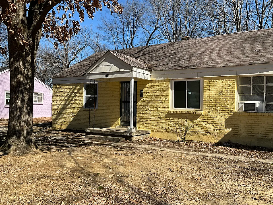 844 Leon Pl