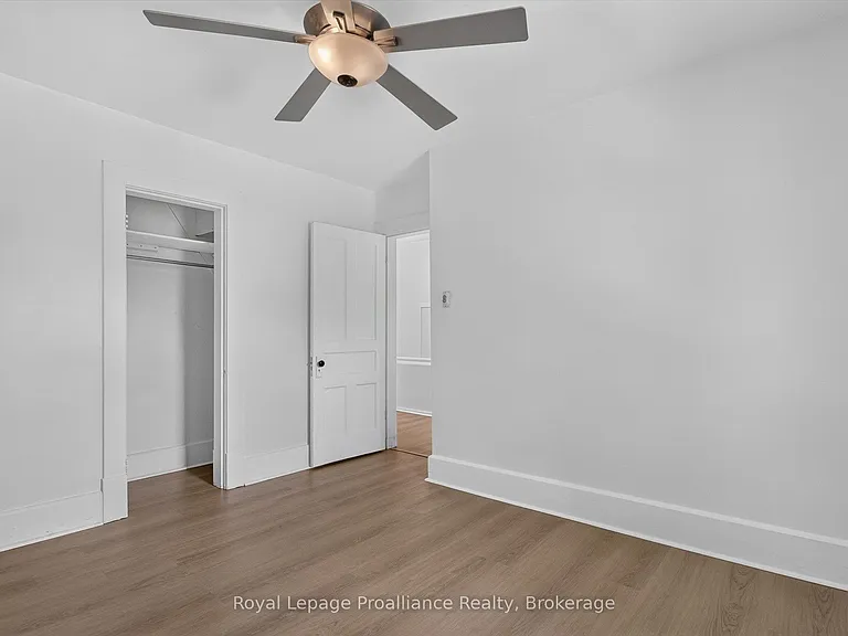 367 Edinburgh St — Photo 15