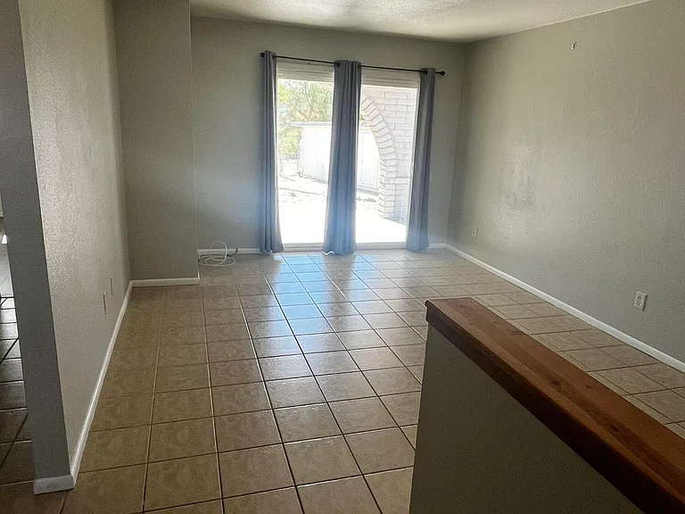 90 Mariposa Dr #104 — Photo 3