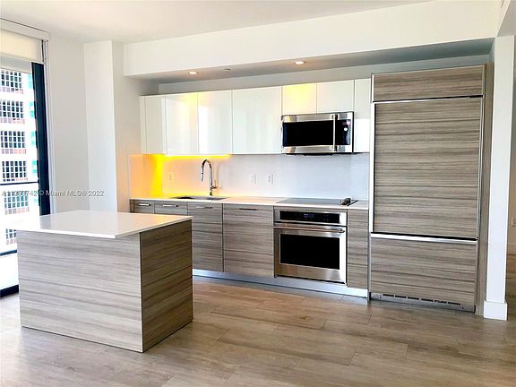 4th image of 121 NE 34th St Unit 1804