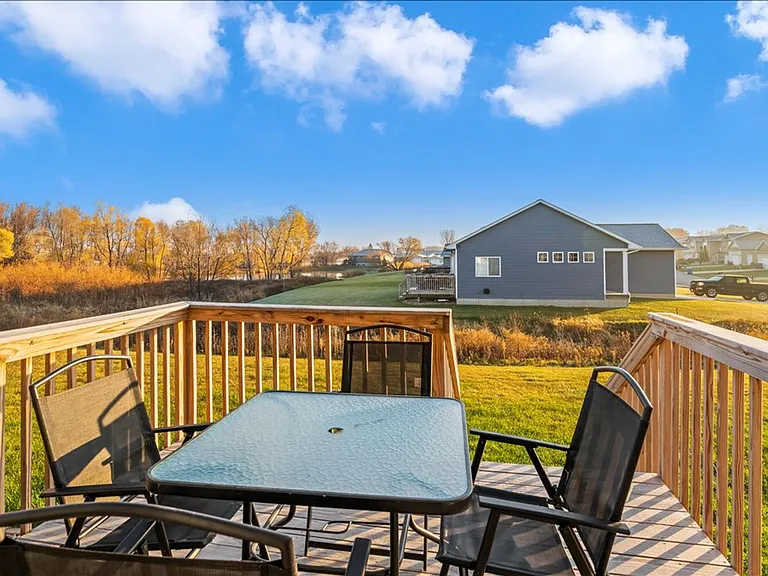 Summerland Twinhomes | Waterloo | Near Lost Island Waterpark — Photo 31