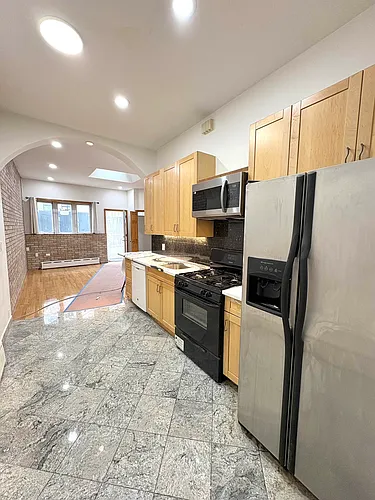 138 Frost St #1 Photo 1