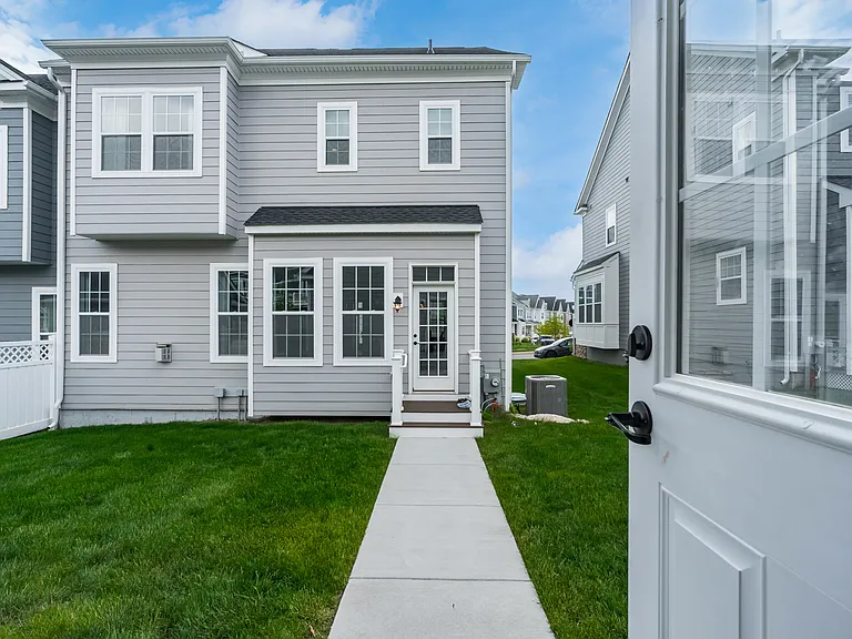 155 Lotus Ln — Photo 10