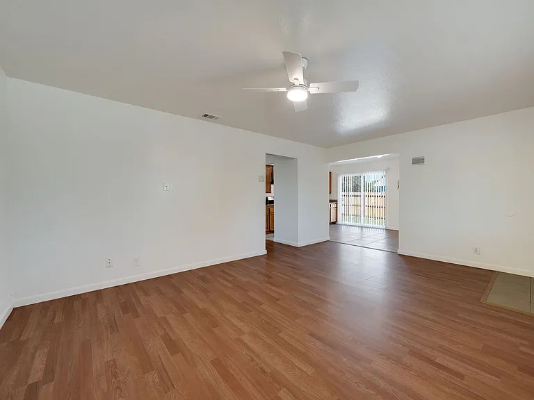 7726 Laurie Way — Photo 6