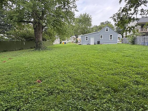 3rd image of 108 Forrest Ave