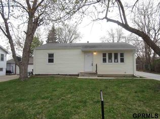 330 Highland Dr, Gretna, NE 68028