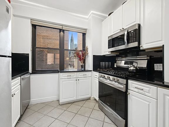 4th image of 7 Park Ave APT 86
