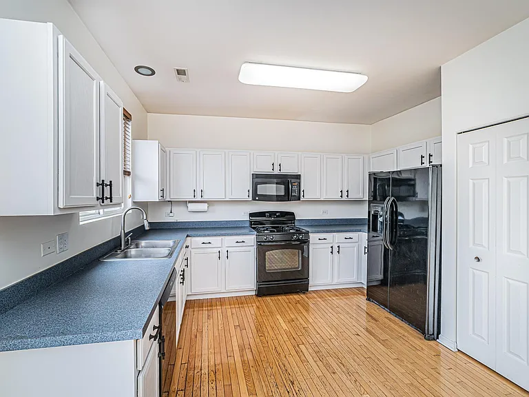 1060 Ellsworth Dr — Photo 15
