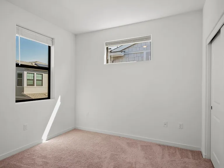 1586 Waterside Ln — Photo 38