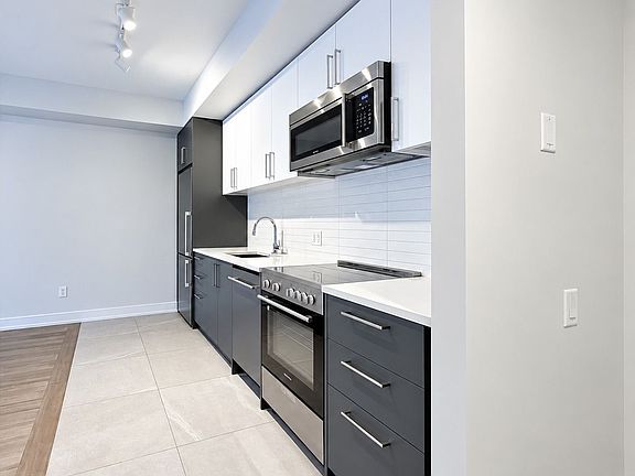 5th image of 2525 Bathurst St #106