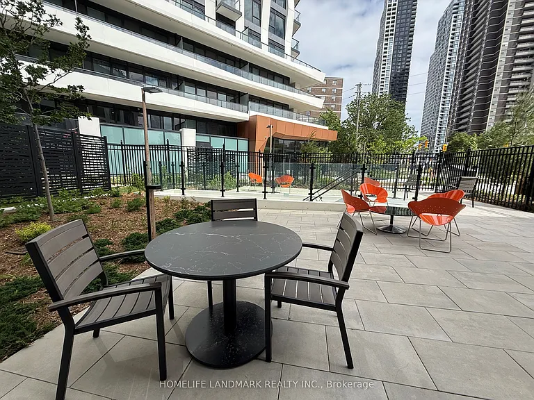 25 Cordova Ave #1211 — Photo 34