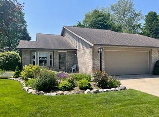 431 Hickory Ln, Nappanee, IN 46550