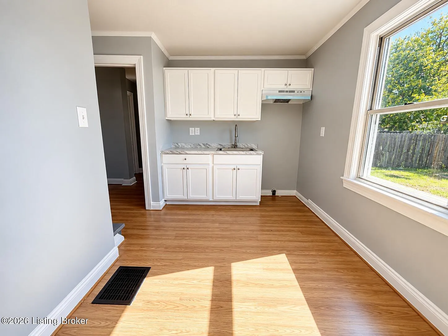 3 bed, 2.0 bath, 1296 sqft, $1,495 — Photo 3