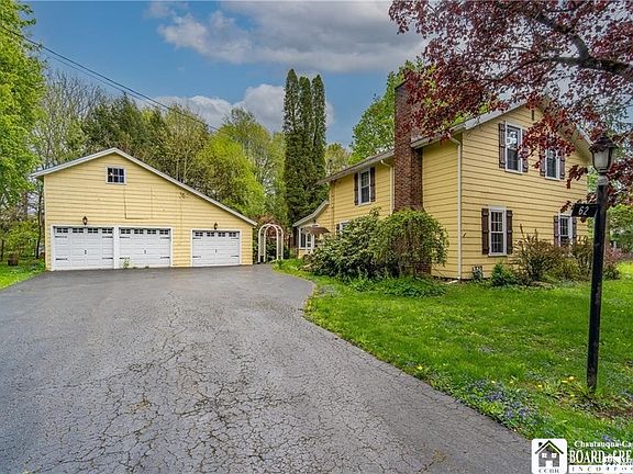 2nd image of 62 Ivory St