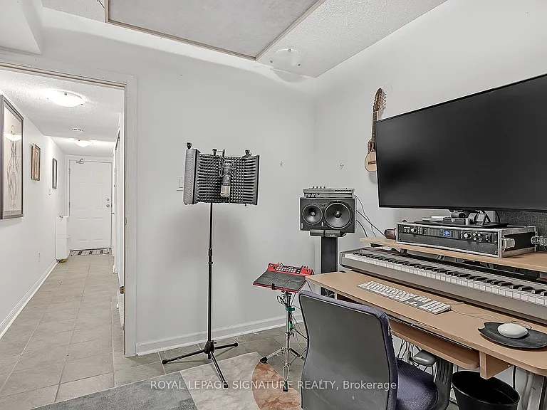 28 Laidlaw St #1612 — Photo 18