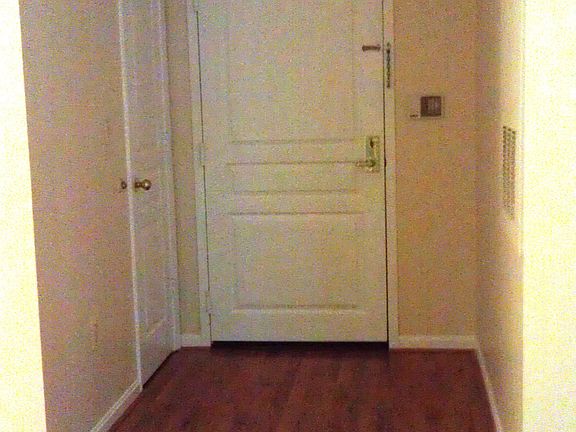 Front Hallway (w/ Closet)