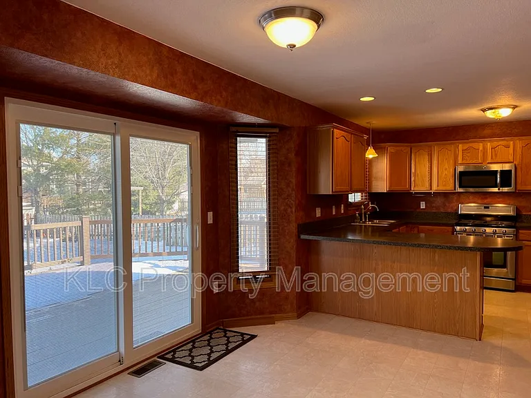 15177 Hawthorn Dr — Photo 6