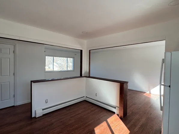 203 10th Ave, Holtsville, NY 11742