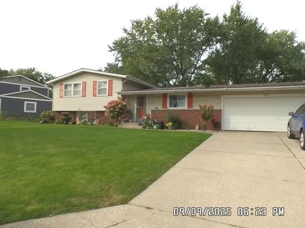 4 Essex Ln, Elkhart, IN 46514