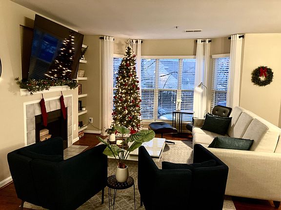 3rd image of 529 Graham St #2E