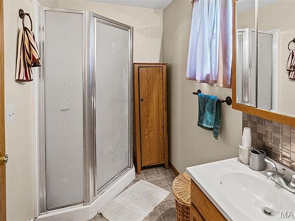 27th image of 622 N Jackson St