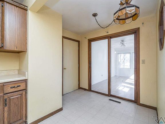 5th image of 1708 S Wayland Ave