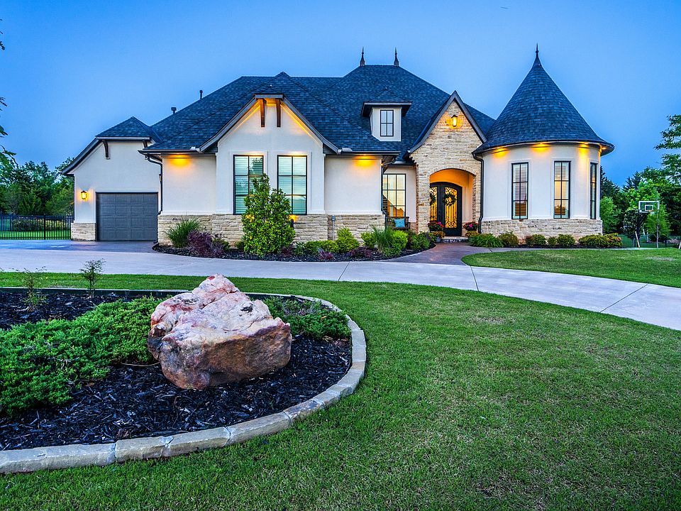 1st image of 21952 Water Oak Cir