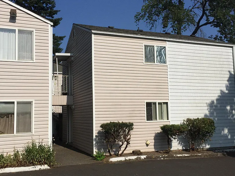 5205 SE Tolman St — Photo 1