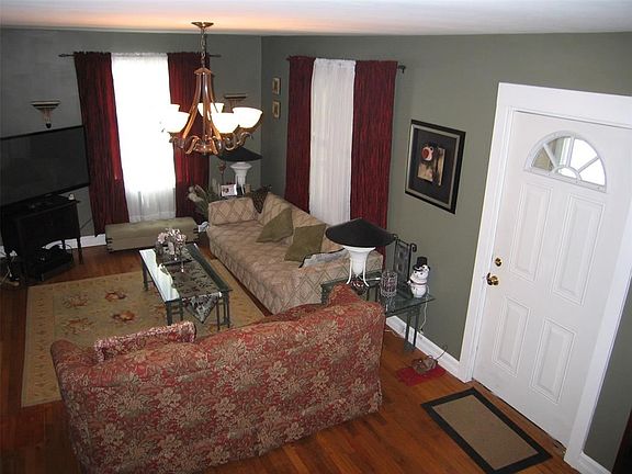 4th image of 334 Conklin Ave