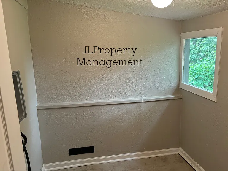 2221 S Hall Rd — Photo 9