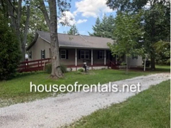 9409 Main St, Benton, IL 62812