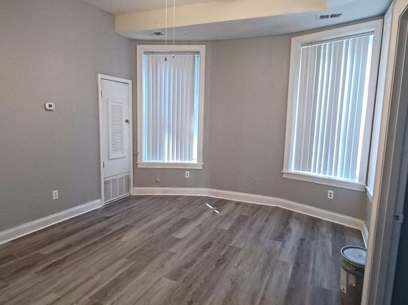 1320 S Floyd St APT 2