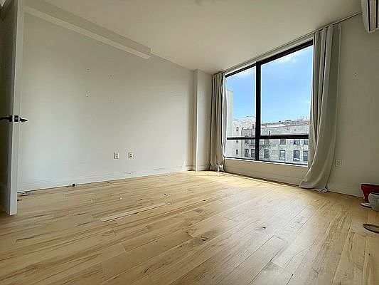 4th image of 564 Saint Johns Pl #52TWO