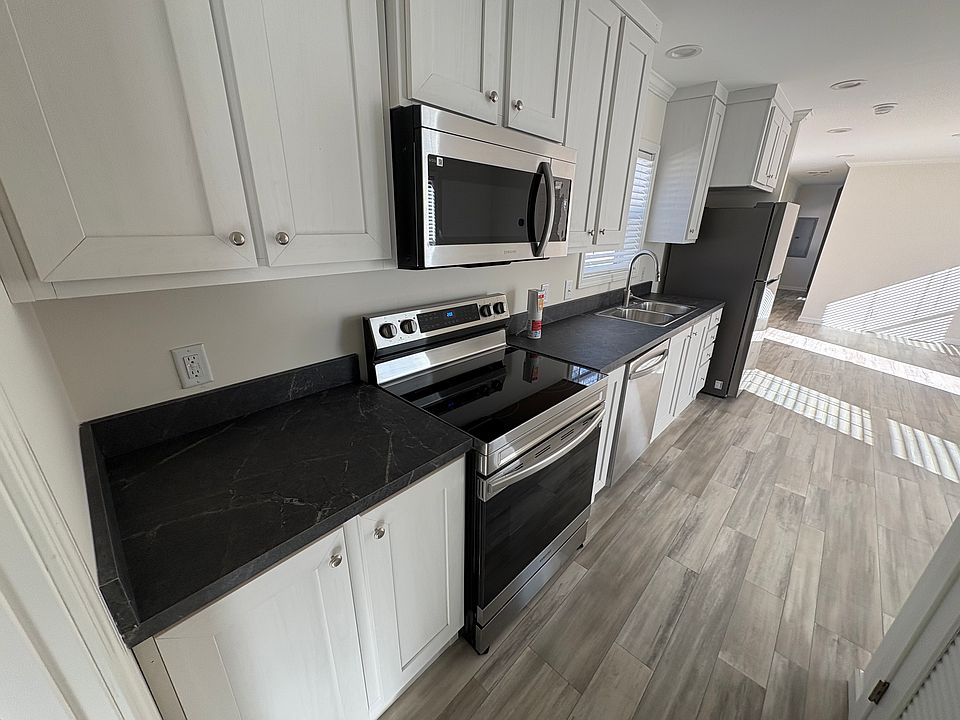1st image of 215 Woodland Dr