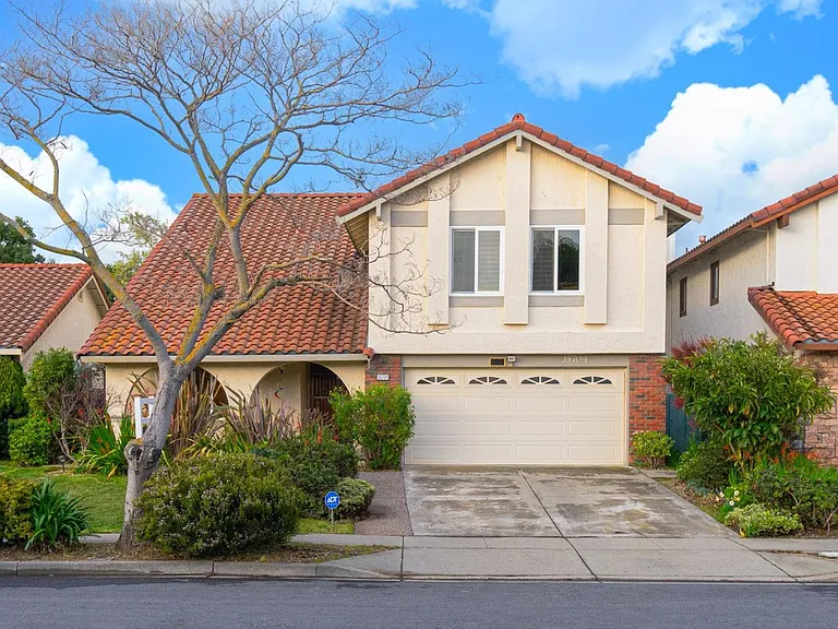 35704 Conovan Ln — Photo 1