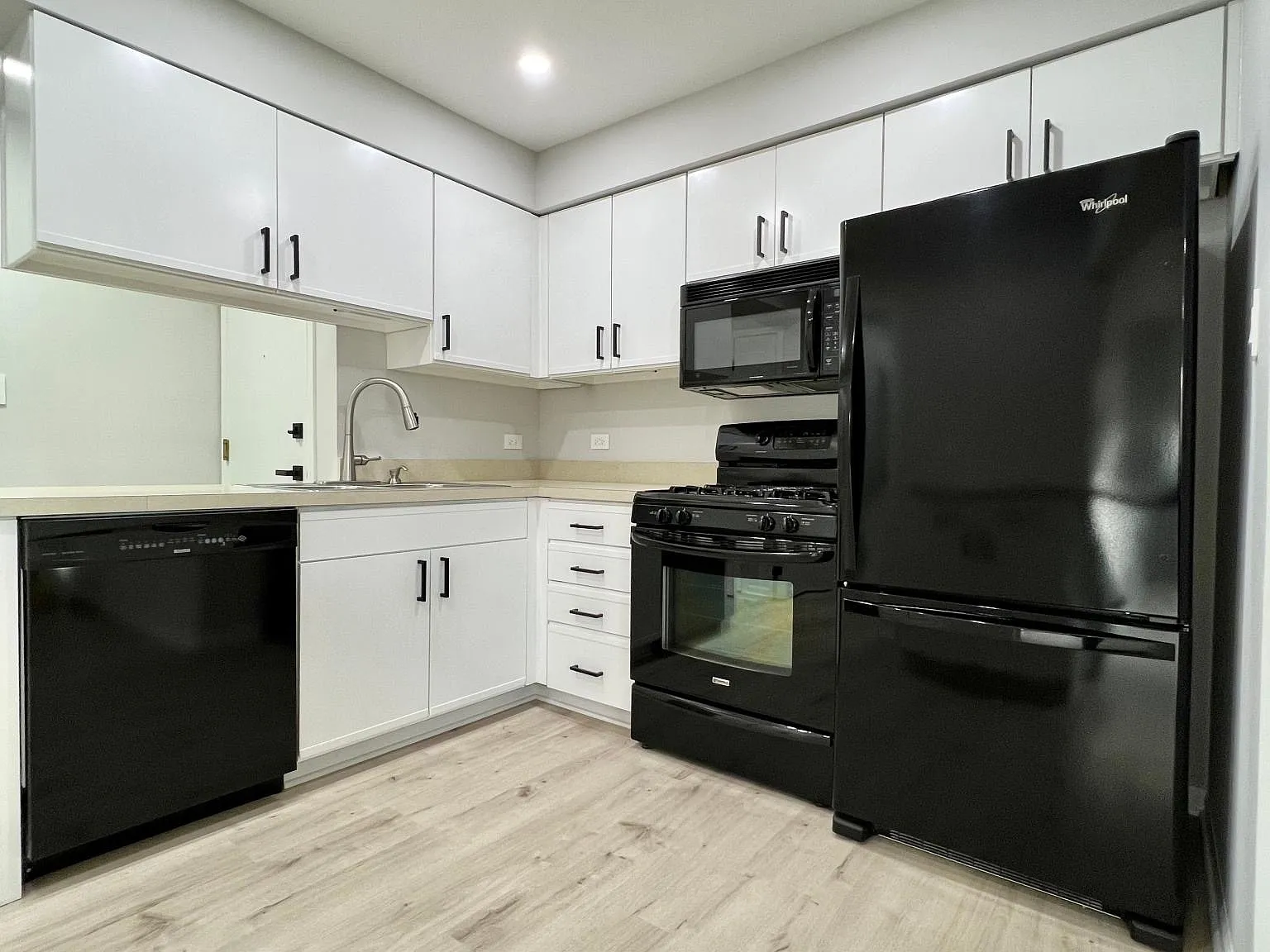 2 bed, 1.5 bath, 950 sqft, $2,100 — Photo 1