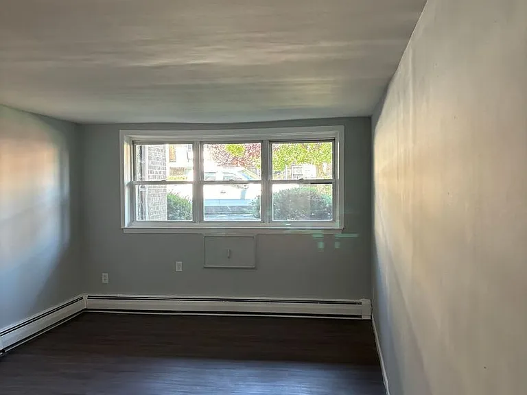 Riley Realty Apartments — Photo 13