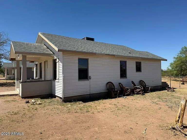 2132 N Cougar Pl — Photo 2
